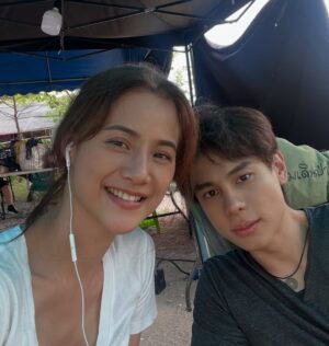 Kullanat Preeyawat Instagram - ผ่านไป 10 ปี ได้กลับมาร่วมงานกันใหม่ กับลูกชายอีกรอบ #ทีมพยอม กับ #ทีมลือชัย จาก #สุดแค้นแสนรัก จำกันได้มั้ยคะ @bankartit ฝากติดตามผลงานของเราด้วยนะ 😬
