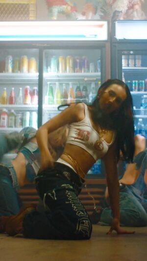 Kylie Cantrall Instagram - sorry mickey😭🫶 Denim music video out now <333 👖👖👖💘💘💘