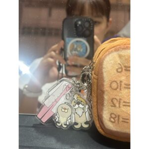 Kyoko Yoshine Instagram - 「まどか26歳、研修医やってます！」
いよいよ本日22時から最終回です！

ここまでやってきました！
ついに選択の時です！

消化器外科、消化器内科、泌尿器科、救命救急科、精神科、乳腺外科、麻酔科...
2年間のスーパーローテーションで7つの科を回ってきました。

たくさんの出会いと別れがあった2年間でした。

どんな選択をするのか、
そしてこれからどんな人生が始まるのか、
少しずつ成長してきたまどかを
どうかどうか最後まで見守ってください😌✨

実は私もまだ見てないんです。
みなさまと一緒にリアルタイムで見ようと思います！

終わってしまうのは寂しいけれど
最後まで温かい世界が広がっているはず！
どうかどうか届きますように✨
よろしくお願いします！

思い出の写真たちを📷

#まどか26歳