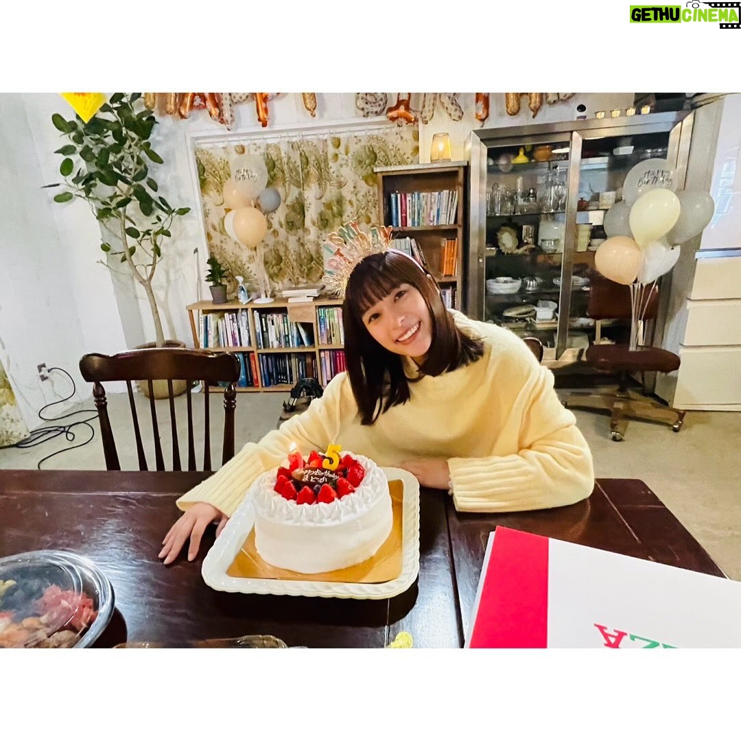 Kyoko Yoshine - 60.8K Likes - 「まどか26歳、研修医やってます!」
いよいよ本日22時から最終回です!
ここまでやってきました!
ついに選択の時です!
消化器外科、消化器内科、泌尿器科、救命救急科、精神科、乳腺外科、麻酔科...
2年間のスーパーローテーションで7つの科を回ってきました。
たくさんの出会いと別れがあった2年間でした。
どんな選択をするのか、
そしてこれからどんな人生が始まるのか、
少しずつ成長してきたまどかを
どうかどうか最後まで見守ってください😌✨
実は私もまだ見てないんです。
みなさまと一緒にリアルタイムで見ようと思います!
終わってしまうのは寂しいけれど
最後まで温かい世界が広がっているはず!
どうかどうか届きますように✨
よろしくお願いします!
思い出の写真たちを📷
#まどか26歳