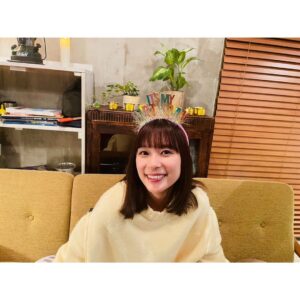 Kyoko Yoshine Instagram - 「まどか26歳、研修医やってます！」
いよいよ本日22時から最終回です！

ここまでやってきました！
ついに選択の時です！

消化器外科、消化器内科、泌尿器科、救命救急科、精神科、乳腺外科、麻酔科...
2年間のスーパーローテーションで7つの科を回ってきました。

たくさんの出会いと別れがあった2年間でした。

どんな選択をするのか、
そしてこれからどんな人生が始まるのか、
少しずつ成長してきたまどかを
どうかどうか最後まで見守ってください😌✨

実は私もまだ見てないんです。
みなさまと一緒にリアルタイムで見ようと思います！

終わってしまうのは寂しいけれど
最後まで温かい世界が広がっているはず！
どうかどうか届きますように✨
よろしくお願いします！

思い出の写真たちを📷

#まどか26歳