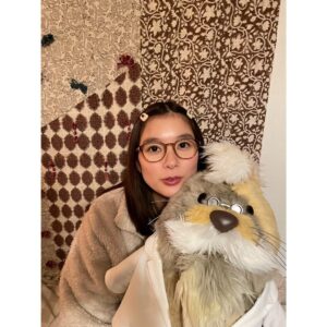 Kyoko Yoshine Instagram - 「まどか26歳、研修医やってます！」
いよいよ本日22時から最終回です！

ここまでやってきました！
ついに選択の時です！

消化器外科、消化器内科、泌尿器科、救命救急科、精神科、乳腺外科、麻酔科...
2年間のスーパーローテーションで7つの科を回ってきました。

たくさんの出会いと別れがあった2年間でした。

どんな選択をするのか、
そしてこれからどんな人生が始まるのか、
少しずつ成長してきたまどかを
どうかどうか最後まで見守ってください😌✨

実は私もまだ見てないんです。
みなさまと一緒にリアルタイムで見ようと思います！

終わってしまうのは寂しいけれど
最後まで温かい世界が広がっているはず！
どうかどうか届きますように✨
よろしくお願いします！

思い出の写真たちを📷

#まどか26歳