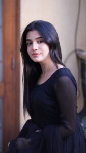 Actress Laiba Khan HD Photos and Wallpapers April 2025