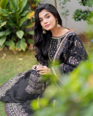 Laiba Khan Instagram - کچھ آپ میں بات ایسی  ہے ❤️

@fibanajm_official 
@anayraamal