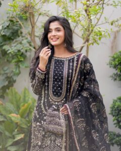 Actress Laiba Khan HD Photos and Wallpapers March 2025