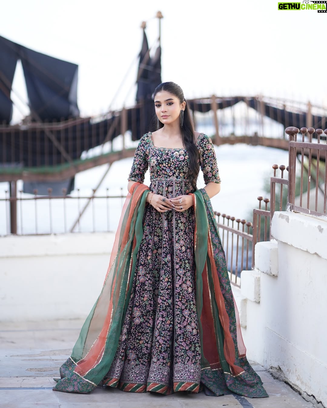 Laiba Khan - 429.2K Likes - 🌚
📸 @siddiqui_photography_and_films