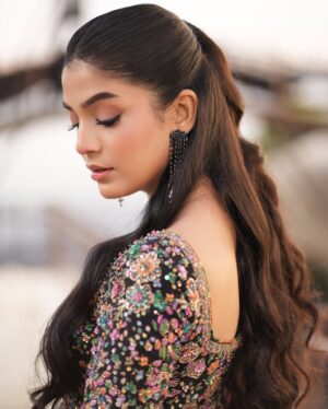 Laiba Khan Instagram - 🌚
📸 @siddiqui_photography_and_films