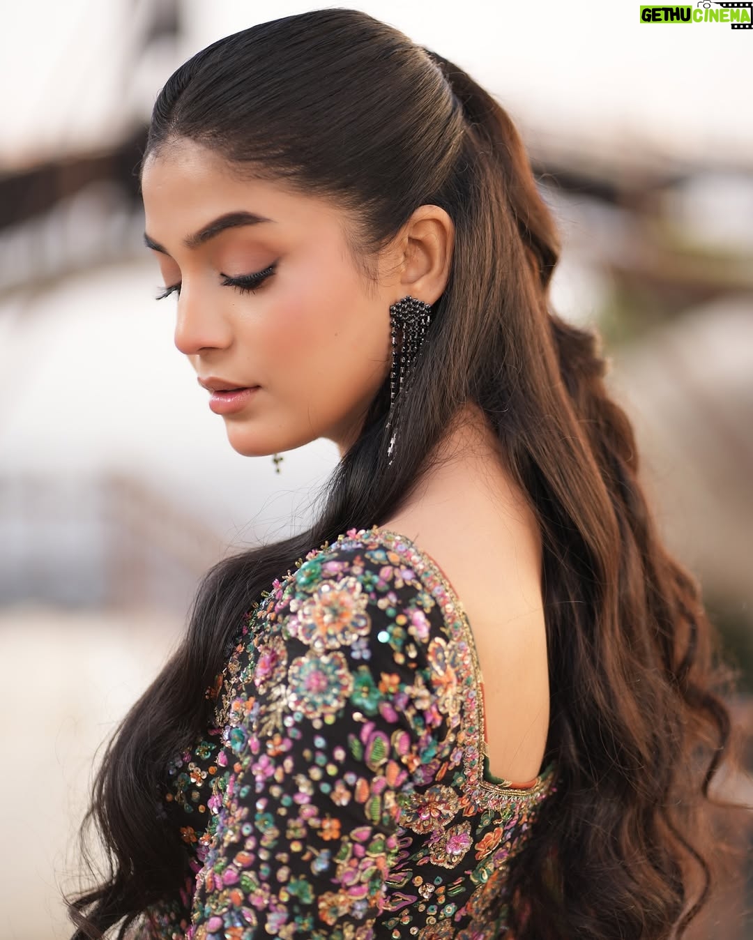 Laiba Khan - 429.2K Likes - 🌚
📸 @siddiqui_photography_and_films