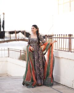 Actress Laiba Khan HD Photos and Wallpapers March 2025