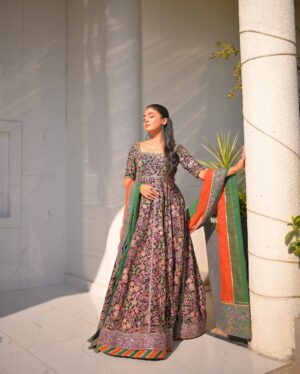 Laiba Khan Instagram - 🌚
📸 @siddiqui_photography_and_films