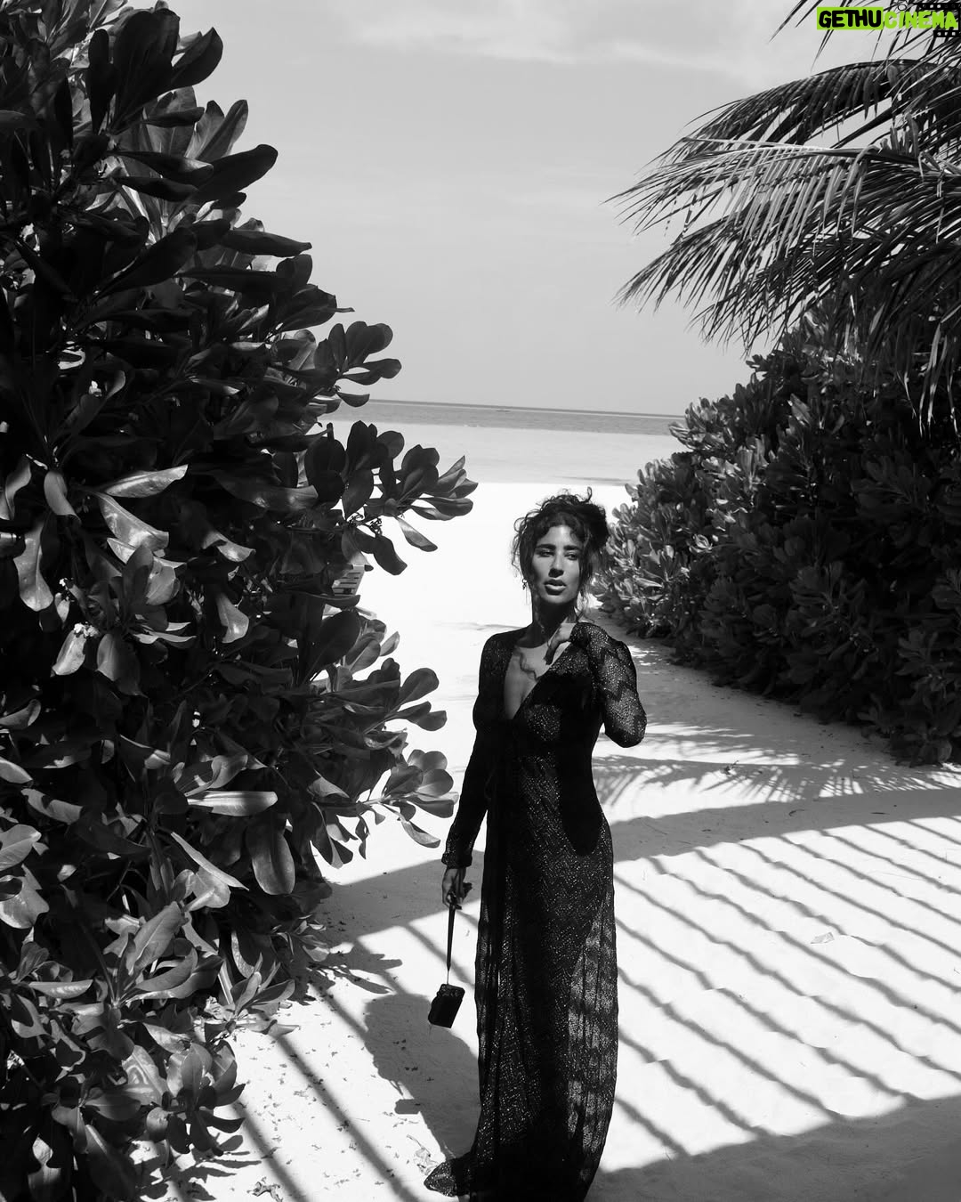 Laila Abdullah - 16.8K Likes - Beach day 🌊 🖤