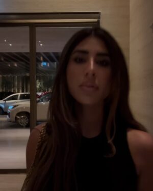 Laila Abdullah Instagram - ملخص رحلتي الى دبي : 
١- سلفي و انا رايحه ايڤنت شارلوت تيلبري 
٢- يوم على الشاطئ 
٣- قاعده افكر اشتري تيسلا بلشت اقتنع فيها 
٤- سادو بورد : لوح فيه مسامير توقفون عليه لمده معينه يحرك الدوره الدمويه زين حق الجهاز العصبي و الغدد اللمفاويه 
٥- بلشت رحلتي العلاجيه مع عيادة بيولايت و هاذي جلستي الثانيه و مستانسه على النتيجه ✨ 
٦- عقدي الخيالي من فندي 
٧- قاعد نجرب مطاعم حلوه بدبي ❤️‍🔥
٨- احب الشمس و طاقتها 
٩- احب بيض عيون 🙈
١٠- دبي و جمالها ✨
١١- ايڤنت شارلوت تيلبري كان خيااااااال 
١٢- اعشق ال اويسترز و اي شي سيفوود 🌊
١٣ - ويني عن هالاشواغندا  من زمان حبيت هالبراند من عيادة @bioliteuae 
١٤- مكياجي و هالمنتجات ما استغنى عنهم 
١٥- شوشو و بس 
١٦- انا و اصدقاء بعمري بافتتاح شوشو 
١٧- تصوير حق شي مميز قادم 
١٨- اوتفيت اوف ذا داي 
١٩- سبيك ايزي 
٢٠- يوم جميل مع عائلتي في اندروفين ✨