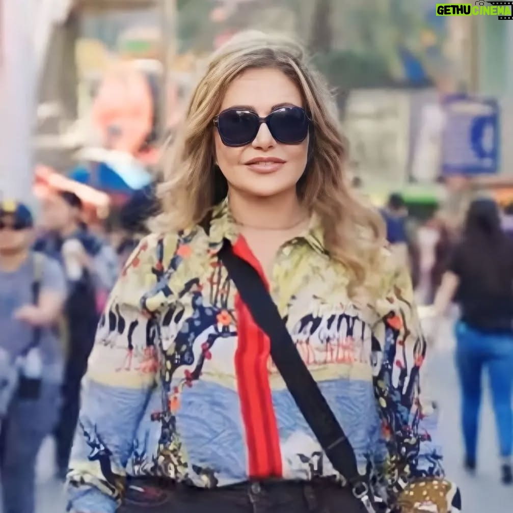 Laila Elwi - 13.5K Likes - Snaps from my interview with @alarabiya in LA. @hollywoodarabfilmfestival
Thank you @raffitalks for the nice talk and walk 😍
✨✨