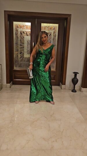 Laila Elwi Instagram - Heading to @dearguestco awards ceremony.. 
You get the first look 💚💚

Hair and makeup: @alsagheersalons