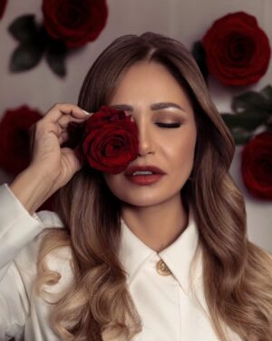 Laila Elwi Instagram - ♥️🌹كل عيد حب و كل اللي بنحبهم بخير 

MUA & Hair: @alsagheersalons
Photographer: @muuhamedyuusry
Retouch: @karioofficial
Production: @brandstampmedia