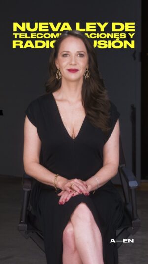 Laisha Wilkins Instagram - Con la nueva Ley de Telecomunicaciones, el gobierno no solo regulará… también podrá censurar y operar redes.

¿Y quién vigila al que decide todo?🫤

Hablemos de esto @AcaEntreNews👇🏻

https://youtu.be/yX9tl4wiQf4
