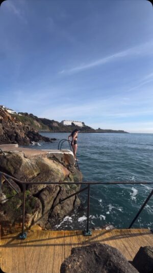 Lana Parrilla Instagram - Screw caffeine! Nothing will wake you up like jumping into the Irish Sea! 🇮🇪