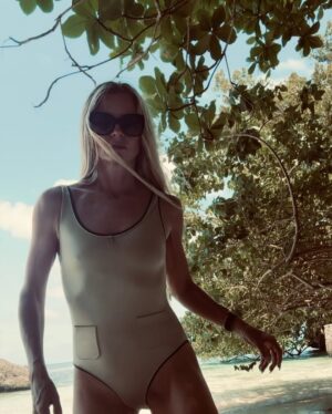 Laura Bailey Instagram - The last time I went to Jamaica I was 24 or 25 but the island got a hold of my heart. 
A dream to return with my kids, friends & family. 
Everything & nothing has changed.

‘Jamaica has this powerful life force, and it can take hold of you like reggae does. Sometime people  don’t want to leave the island, sometimes it’s  like the island doesn’t want you to leave..’.. Grace Jones ✨

Last snap @leonanaess @vanina_sorrenti ~ 
Just kids, just love. #90s
& L ~ I can’t find the one of us acting serene rowing up the crocodile river but I’m just so glad & grateful Jamaica was our first date. 🇯🇲🤍

Slide 2 - Luc by Mick @mick.paley ✨ Button Beach.