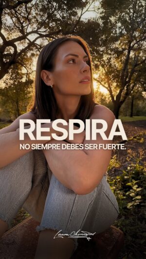Laura Chimaras Instagram - Respira… no siempre debes ser fuerte.

A veces necesitamos a alguien que nos salve de nosotros mismos🖤

#chimaraslaura #poeta #poema #poesías #poemas #fuerte #eresfuerte #respira #poesía #reflexión