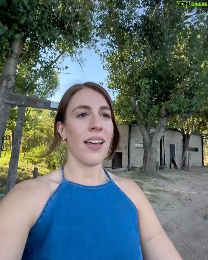 Laura Esquivel - 9.6K Likes - 🌻 el mes pasado estuvimos rodando cositas para algo que se viene (no veo la hora de que lo compartamos juntxs.. se mueren de amor 🥹🫶🏻). en el último video del dump, hay una info loca que no me imaginé que me iba a pasar 😳
un equipo soñado
el Dire @gus.nuniez agarrando la pala jajaja
@zeketrinidad
@moises.martineez
@themoodmove
y papá que me acompañó como un santo todo el día 😇