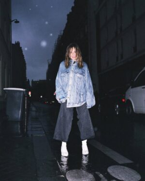 Laura Felpin Instagram - @frankie_nikki sous la pluie 💙

SOCIETY en kiosque aujourd’hui

Merci @nico_frsc & @alleyezonnoemie 
Et à la dream team @prunelle_makeup @soniamtro @fabbhairdresser 

🤝 ✨