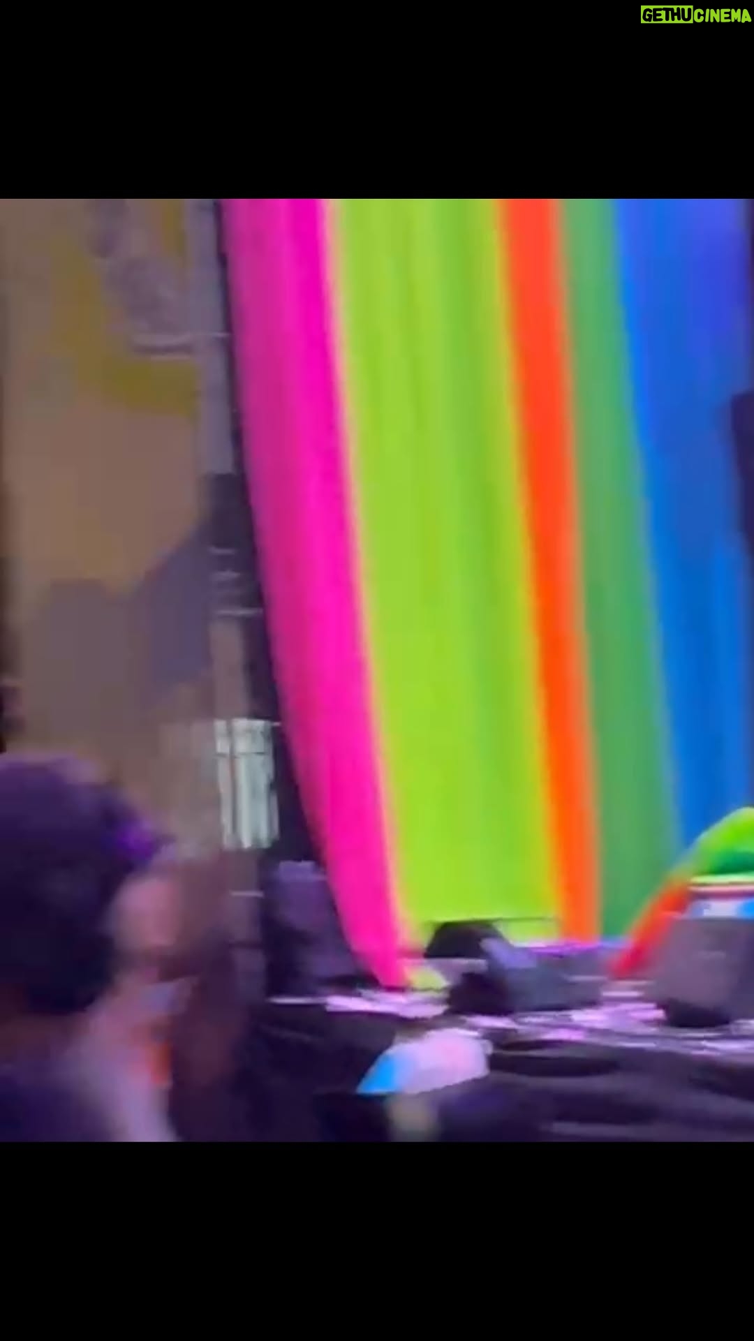 Laura Franco - 6.3K Likes - ¡Y juntos lo volvimos a hacer !!
Gracias Chiquipines de todas las edades por la increíble energía que me regalaron en el @lollapaloozaar 2025! A todos los niños, grandes y pequeños, les agradezco con el corazón, porque la niñez vive en cada uno de nosotros. ¡Fue un momento lleno de emoción y alegría!
¡Que viva la PANAMMANIA !!