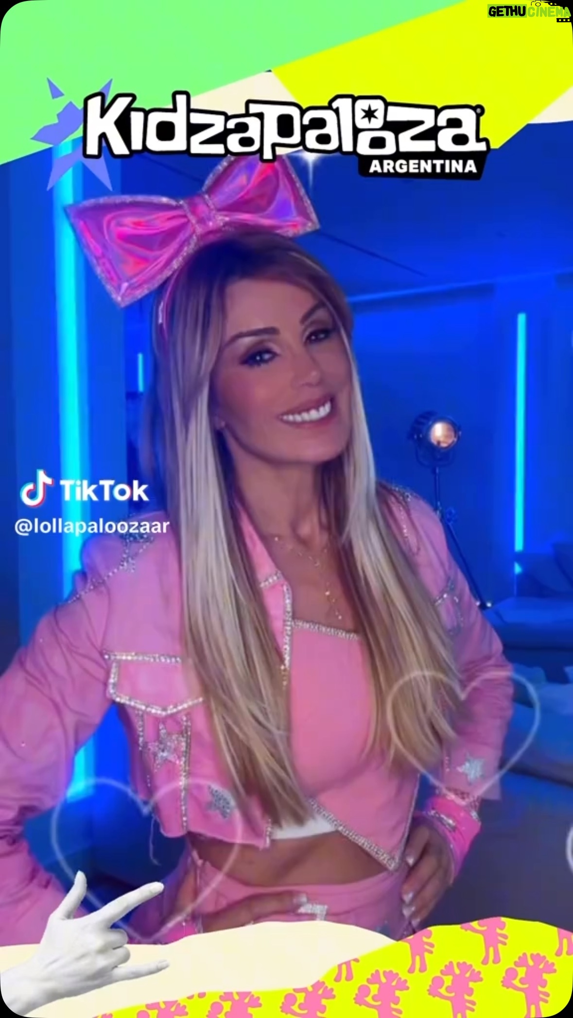 Laura Franco - 10.3K Likes - PARTICIPA POR UN MEET AND GREET EN EL @lollapaloozaar 🎪✨💗
Entra al link de tik tok en mis historias, participá dejando tu comentario, y podes ganarte un meet and greet para darnos el abrazo de oso más grande el mundo! 🌍🎀
Los espero a todos mis chiquipines mañana a las 20hs en el KIDZAPALOOZA! Va a ser un FIESTON! 🎉🫶🏻💞🎶
🎀 Pueden disfrutar de la música de Panam en las siguientes plataformas digitales:
👉🏽 YouTube: Panam
👉🏽 Spotify: Panam y Circo
👉🏽 Instagram: Yosoypanam
👉🏽 TikTok: Panamycirco
