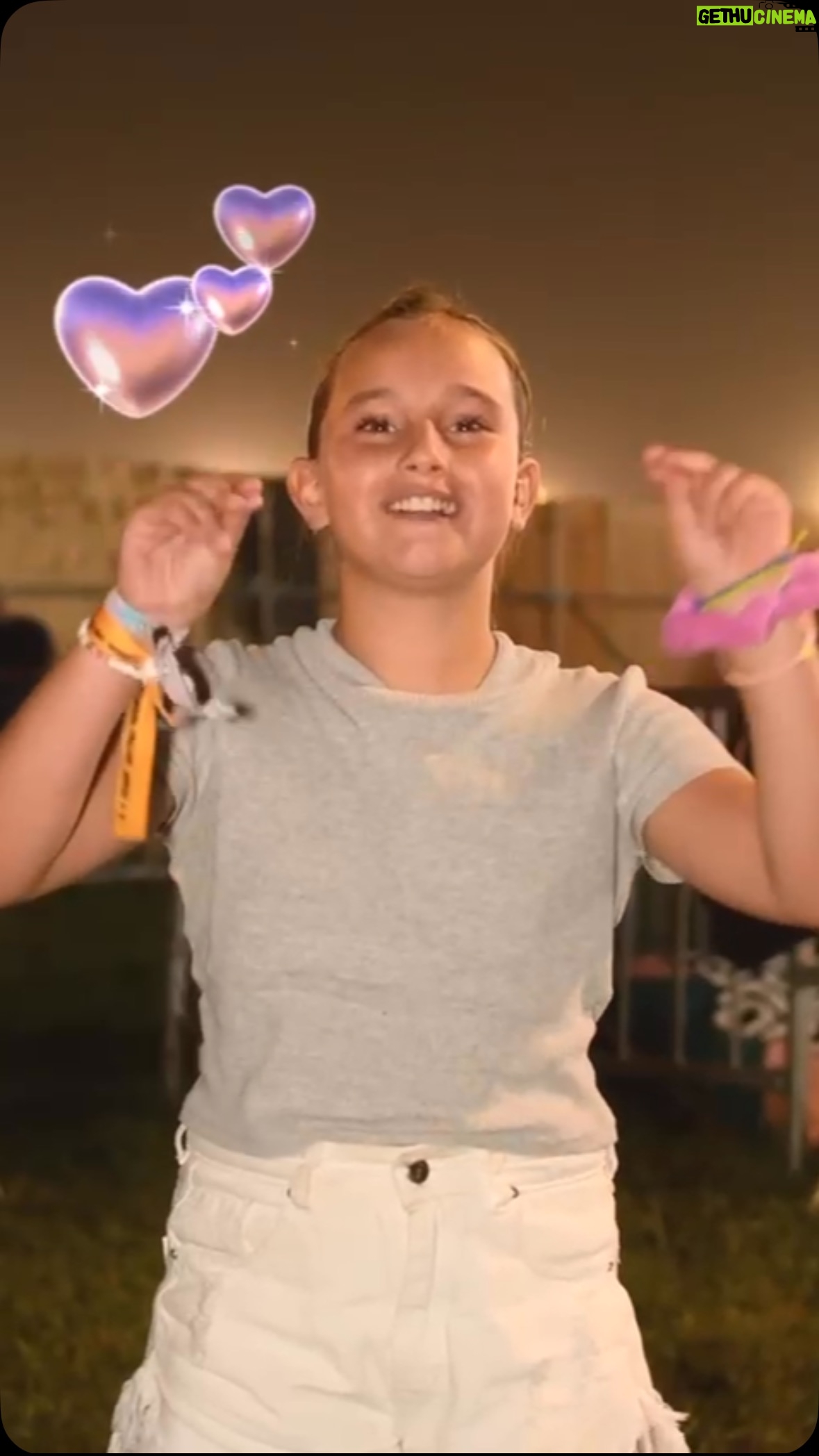 Laura Franco - 5.2K Likes - FALTA MUY POQUITO PARA VERNOS EN EL KIDZAPALOOZA!🎪 🎀🫧🤭
No veo la hora de bailar, cantar y jugar con ustedes, los espero este sábado a todos mis chiquipines desde los 0 hasta los 120 años, para disfrutar de un show mágico a pura PANAMMANIA! 🥰💗🎶🌎
Qué canción no puede faltar en el show? 👀 @lollapaloozaar
🎀 Pueden disfrutar de la música de Panam en las siguientes plataformas digitales:
👉🏽 YouTube: Panam
👉🏽 Spotify: Panam y Circo
👉🏽 Instagram: Yosoypanam
👉🏽 TikTok: Panamycirco