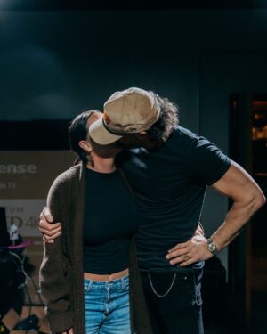 Laura Lentz Instagram - New episode of LIGHTS ON tomorrow w/ my favorite person… it’s a good one! 👩‍❤️‍👨

#21yearsandcounting