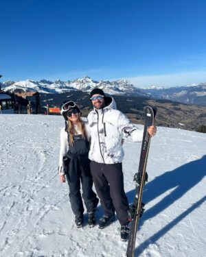 Laura Woods Instagram - Skiing ✅ 
Near Death Experiences ✅✅✅✅