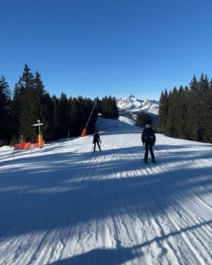 Laura Woods Instagram - Skiing ✅ 
Near Death Experiences ✅✅✅✅
