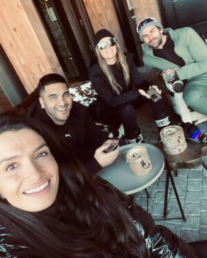 Laura Woods Instagram - Skiing ✅ 
Near Death Experiences ✅✅✅✅