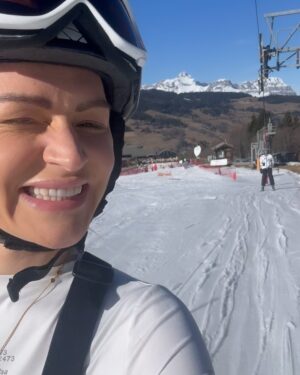 Laura Woods Instagram - Skiing ✅ 
Near Death Experiences ✅✅✅✅