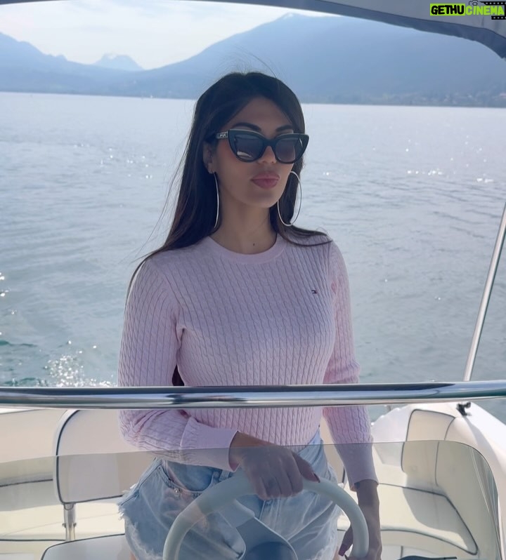 Lauren Cruz - 16.1K Likes - Pilote de bateau ✅❤️