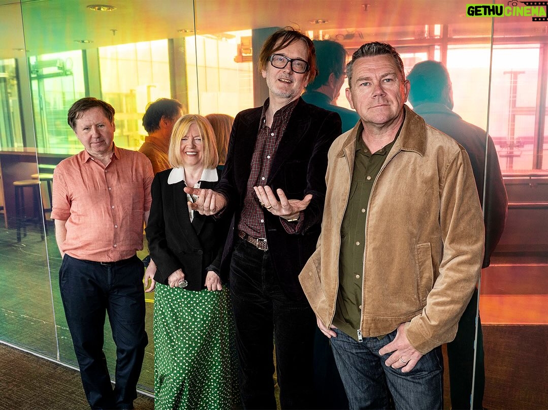 Lauren Laverne - 4.8K Likes - Pulp are in the building 💚
Pulp joined Lauren Laverne live to discuss brand new track ‘Spike Island’ 💿
Head to @bbcsounds to listen 🔗