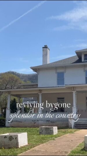 Lauren Liess Instagram - Reviving @battlerunfarm has been a dream come true!! When our clients, Anne & Chris, emailed about the diamond in the rough they’d found in the mountains with peeling wallpaper and crumbling stucco it was a pinch me moment!! We installed phase 1 this week (with more to go including curtains, MORE art, exterior & pool house!) SO grateful to Anne & Chris for their trust, sense@of adventure, and general amazingness, to my team at @laurenliessandco for their incredible hard work, dreaming; and attention to detail, and to the @welshconstruction team for their impeccable craftsmanship, dedication, and willingness to do cool stuff. Full video story coming soon on you know where!! #Battlerunfarm #laurenliessinteriors #interiordesign