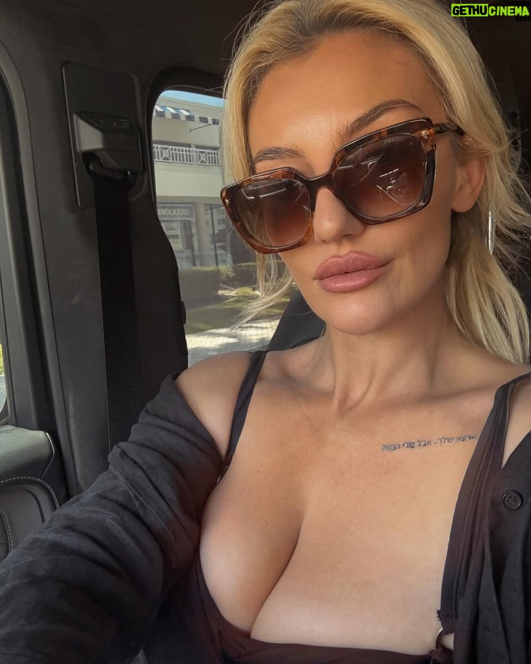 Leah McCourt - 2.2K Likes - April 2025 📸 🌍 ☀️🌈🏝️🇺🇸