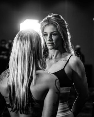 Leah McCourt Instagram - 🔙🔜