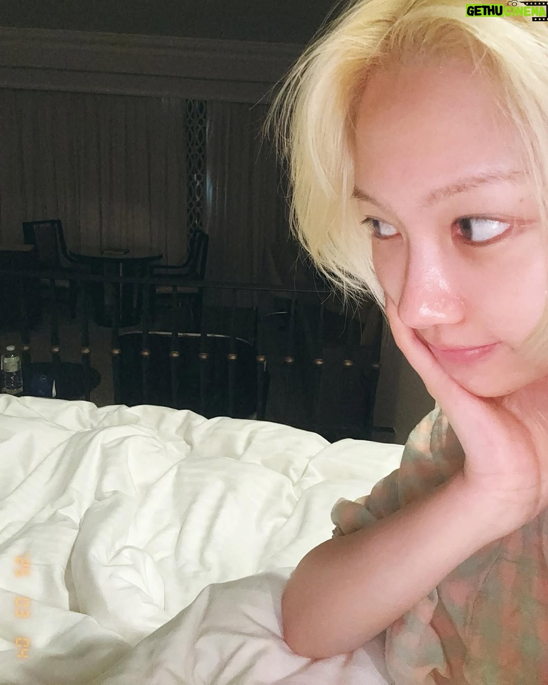 Lee Si-yeon - 55.5K Likes - 넘 야한가;ㅋ 양해 부탁~