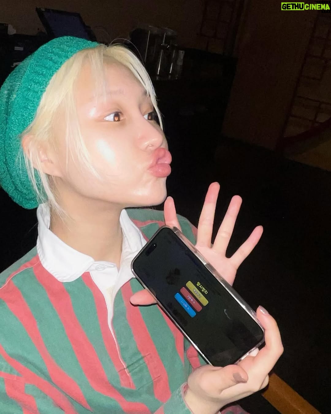 Lee Si-yeon - 55.5K Likes - 넘 야한가;ㅋ 양해 부탁~