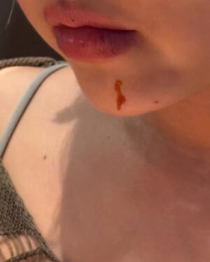 Lee Si-yeon Instagram - 넘 야한가;ㅋ 양해 부탁~