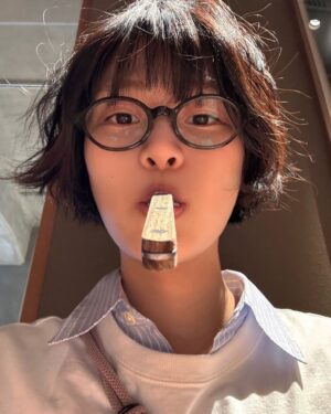 Lee Soo-kyung Instagram - 밥먹고이닦기~🐷