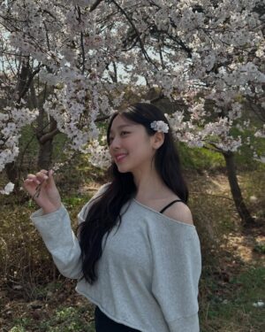 Lee Soo-min Instagram - 맨날니가찌거조...🤍 비록 골라달라 하면 20개씩 골라서 결국 내가 골라 올려야 하지만...🤤