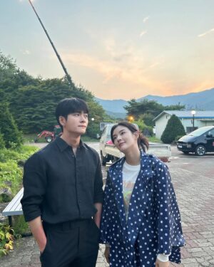 Lee Sun-bin Instagram - 그 여름 우리 감자들🥔

잠시후 9시 20분에 만나요💕
#TVN #감자연구소 #NETFLIX #ThePotatoLab