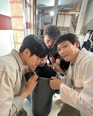 Lee Sun-bin Instagram - 그 여름 우리 감자들🥔

잠시후 9시 20분에 만나요💕
#TVN #감자연구소 #NETFLIX #ThePotatoLab