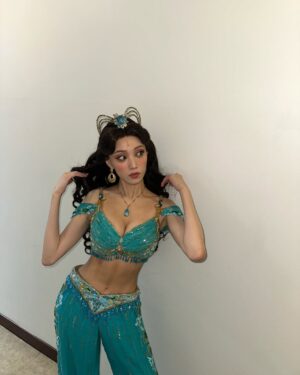 Lee Sung-kyoung Instagram - 반짝이들이 지어준 블스민이라는 애칭 너무 사랑해
#ALADDINTheMusical #Jasmine 🩵