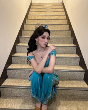 Lee Sung-kyoung Instagram - 반짝이들이 지어준 블스민이라는 애칭 너무 사랑해
#ALADDINTheMusical #Jasmine 🩵