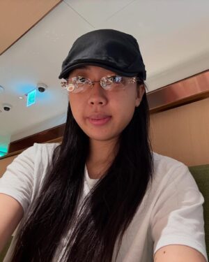 Lee Young-ji Instagram - 만우절 장난 이제 생각도 안 난다 내 인생이 장난이고 만우절이라 하신다