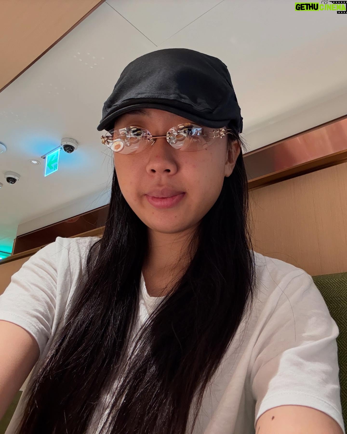 Lee Young-ji - 1 Million Likes - 만우절 장난 이제 생각도 안 난다 내 인생이 장난이고 만우절이라 하신다