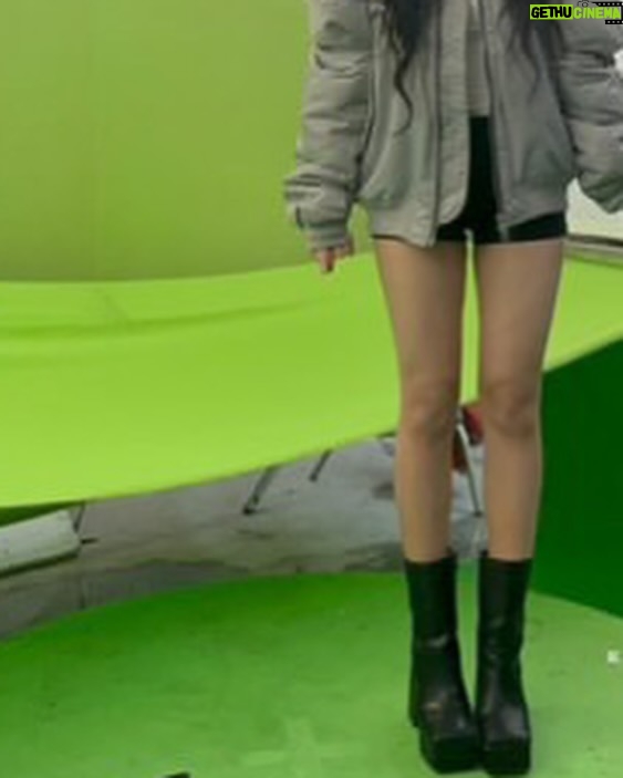 Lee Young-ji - 1 Million Likes - 만우절 장난 이제 생각도 안 난다 내 인생이 장난이고 만우절이라 하신다